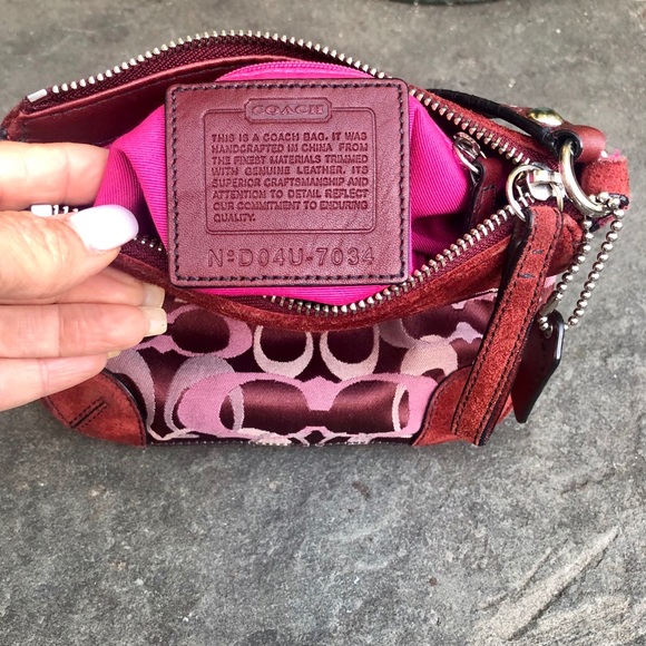 Coach Signature Mini - Picture 9 of 16